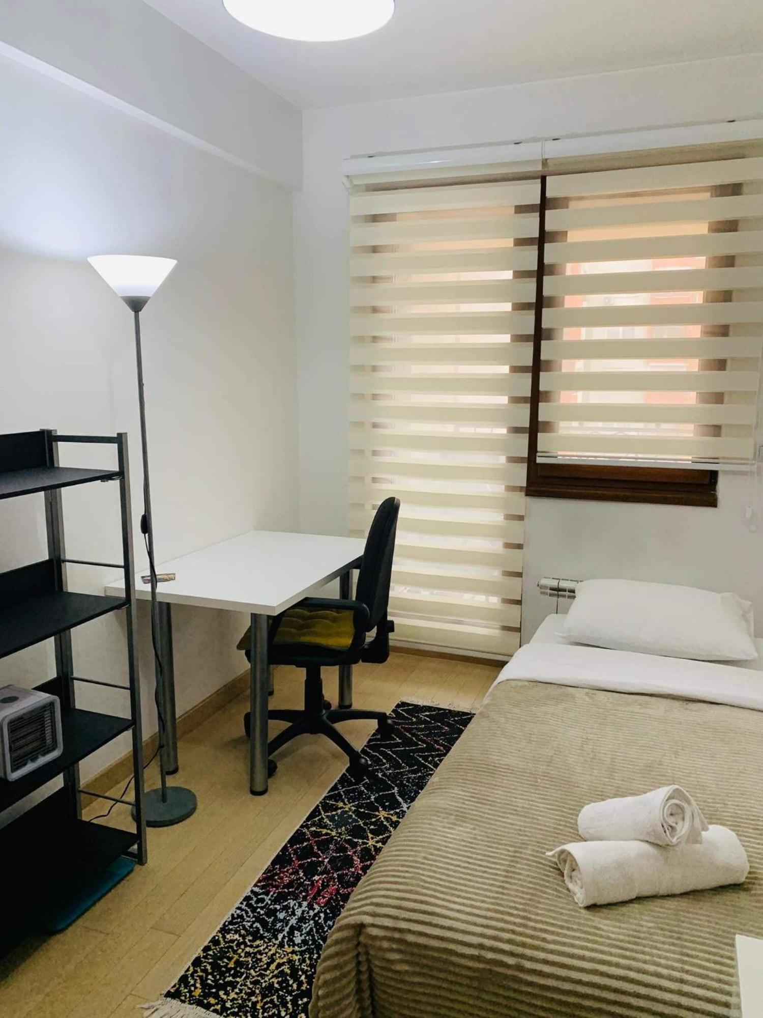 Modern Flatiron Apartment, Skopje Center Exteriér fotografie